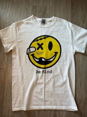 Gildan White Short Sleeve Crewneck Tee - Size S